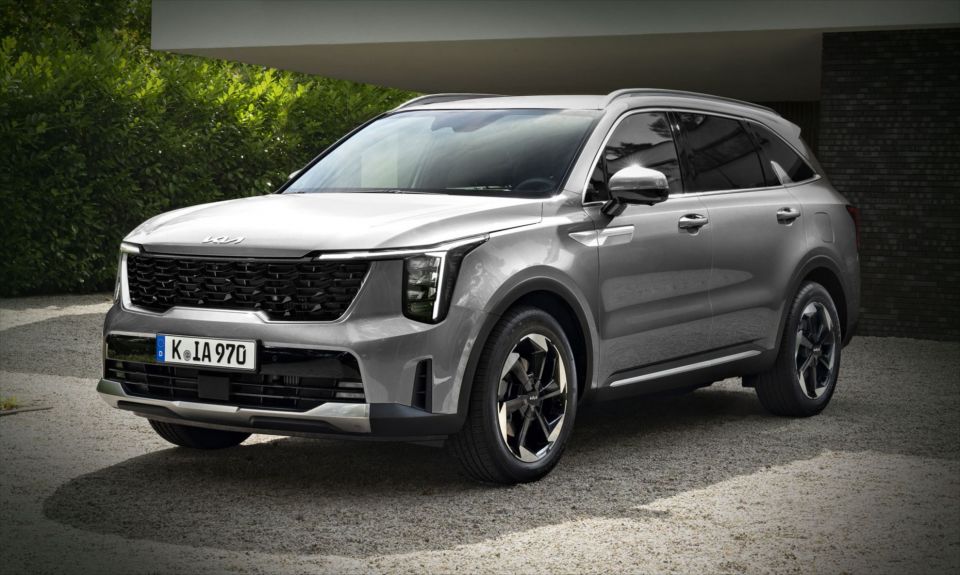 Kia Sperandio - Concession�ria Autorizada e Revenda Kia em SC Design robusto e elegante O design marcante do novo Kia Sorento une robustez e eleg&acirc;ncia de forma equilibrada, tornando-o um SUV com estilo refinado e moderno. 